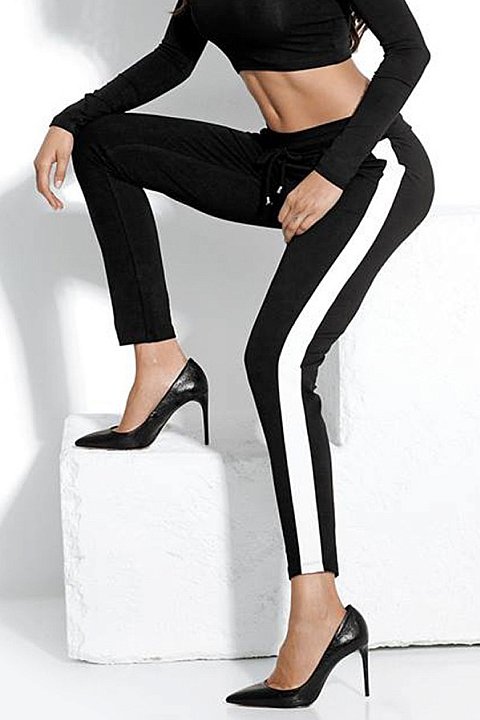 Pantalone-sottotuta nero con fascia bianca laterale.