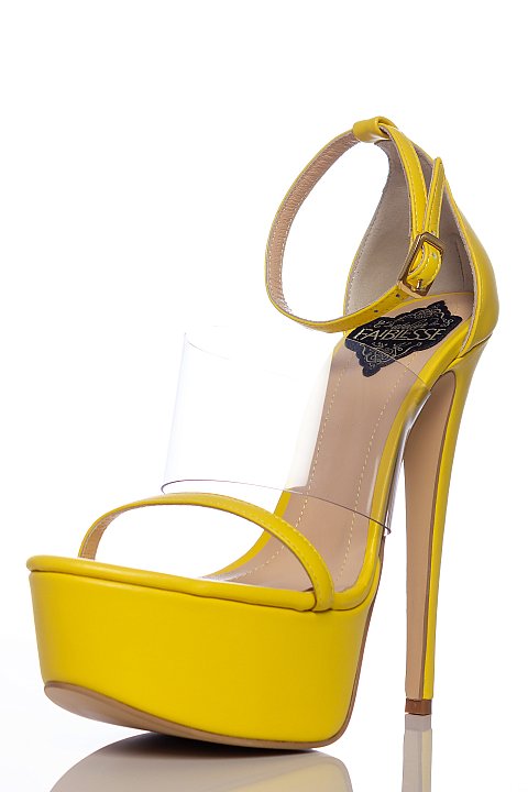 Sandalo giallo in similpelle con laccetto a caviglia.  