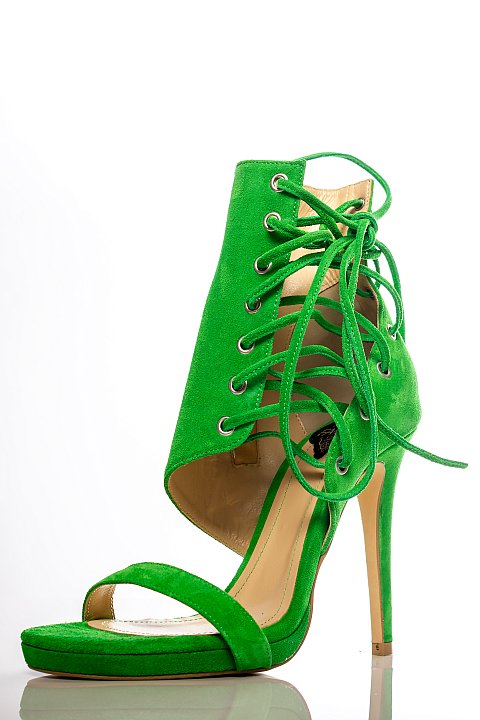 Green sandal in suede fabric. 