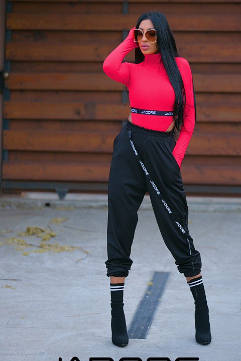 Two-tone sports suit in acetate fabric with body.