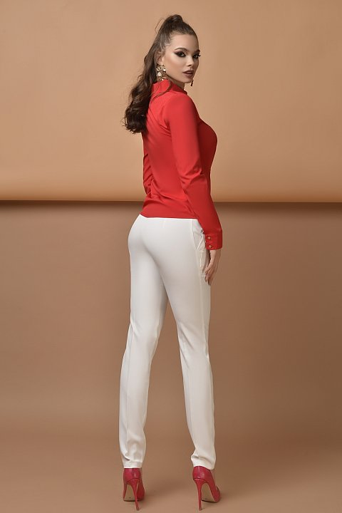 Pantalone bianco elegante a vita alta. 