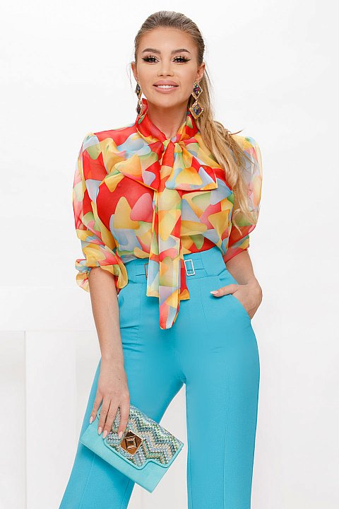 Blouse in multicolor patterned voile fabric. 