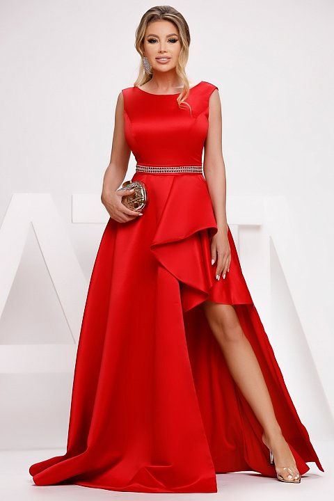 Long red ceremony dress. 