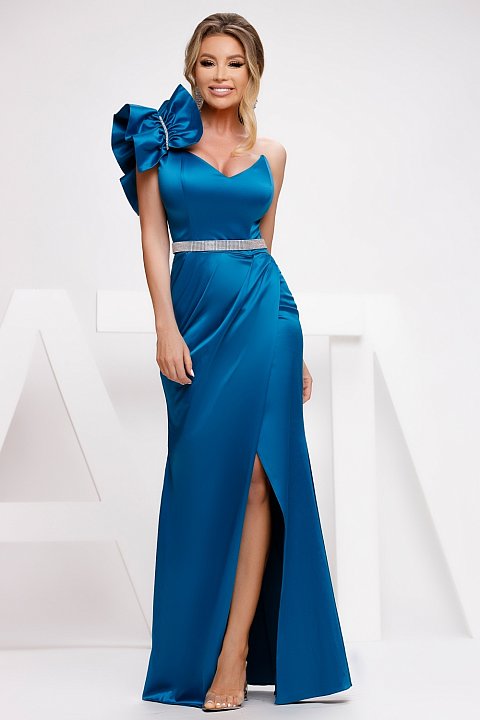 Elegant dress in teal blue satin with sparkling details.