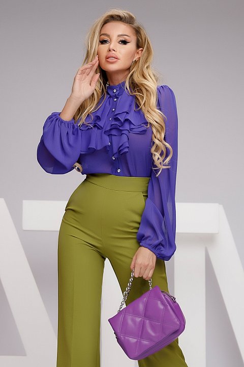 The elegant purple ruffled shirt 