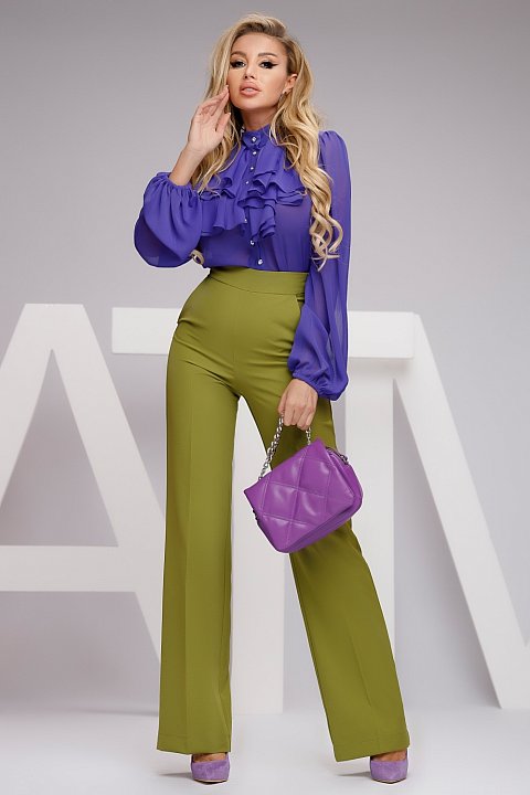 Straight cut, high waisted olive trousers with side pockets.