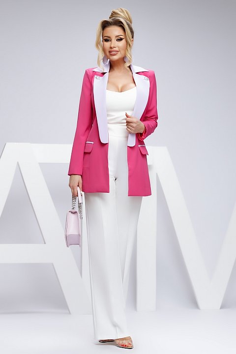 Long cyclamen jacket with lilac lapels, low-cut, with fake pockets.