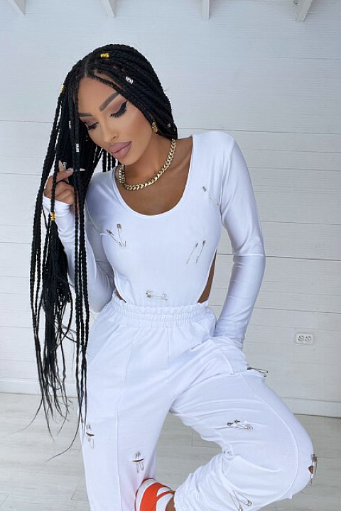 Casual set consisting of body and sports pants. White model, with silver staple type inserts.