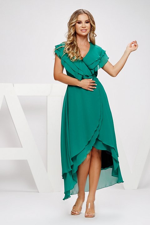 Long dress in green veil, very elegant. The dress has a plunging neckline which transforms it into a sensual dress.