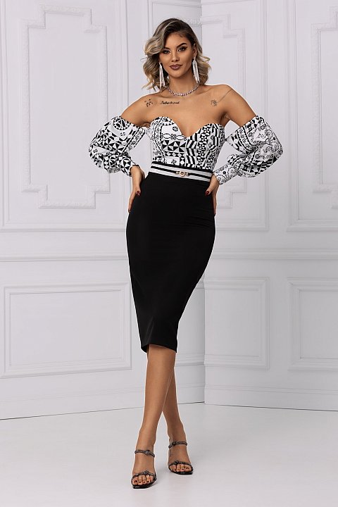 Fitted midi skirt with a high waist