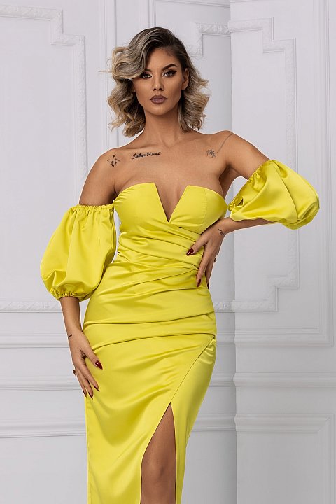 Dress with balloon sleeves