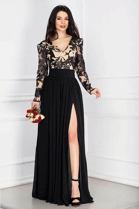 Elegant long dress with layers of tulle