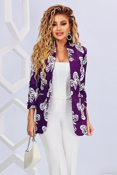 Jacket with three quarter sleeves
