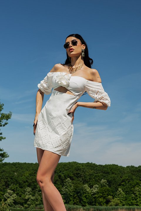 Semi-elegant casual short dress with openwork embroidery
