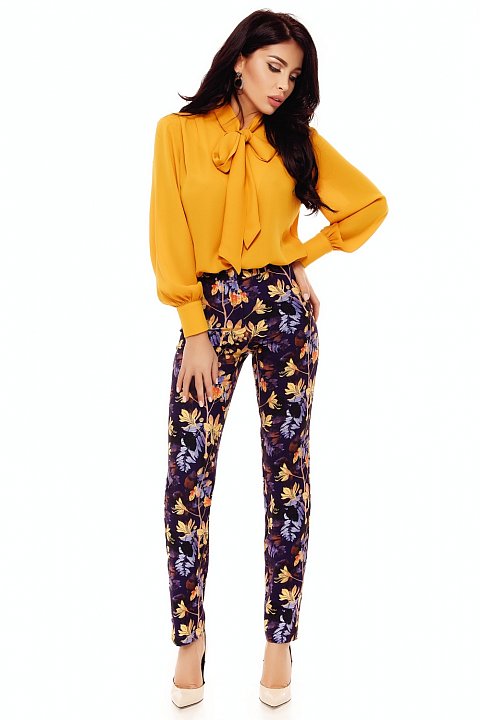 Skinny trousers in floral pattern