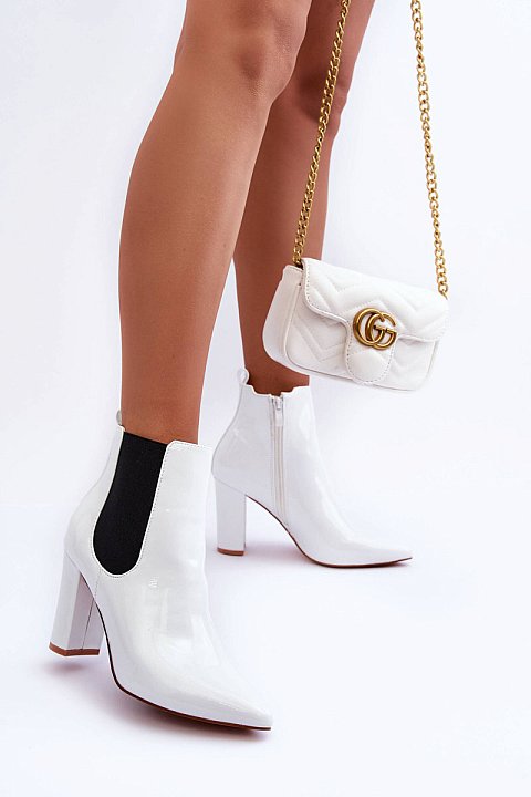 Pointed ankle boots with elastic band