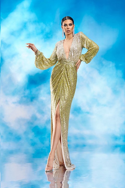Elegant long dress with sequins
