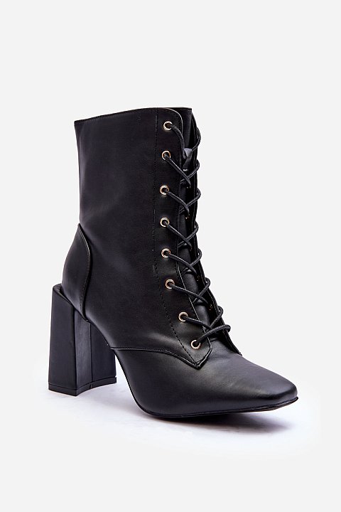 Laced ankle boots with heels