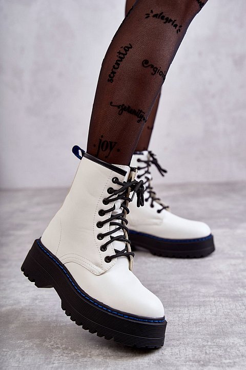 Laced ankle boots 