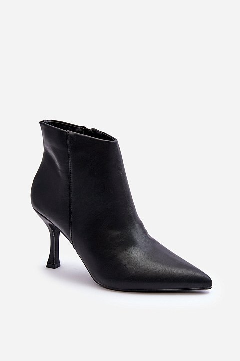 Pointed ankle boots