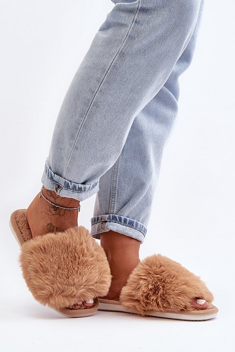 Slippers with eco fur
