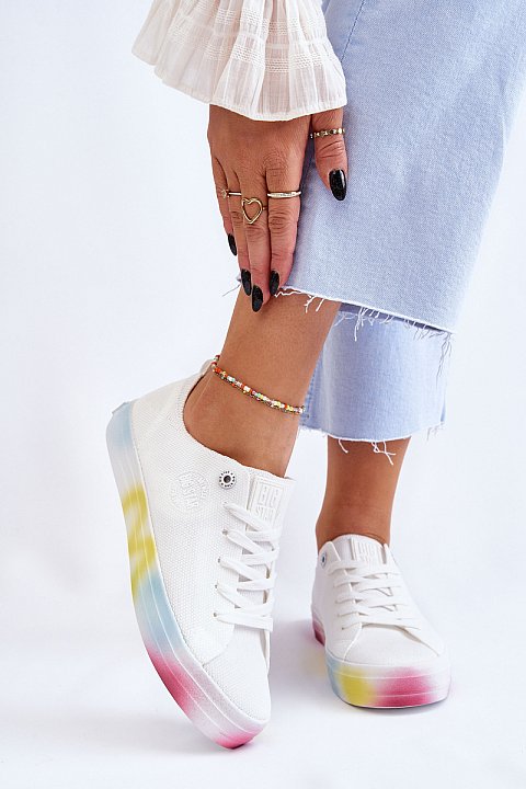 Scarpe sportive con suola colorata