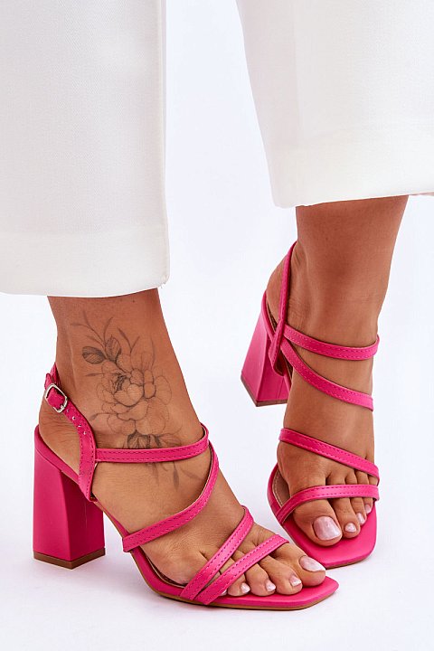Elegant sandals with heels