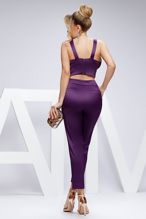 Purple bustier, very low-cut, ideal for disco evenings