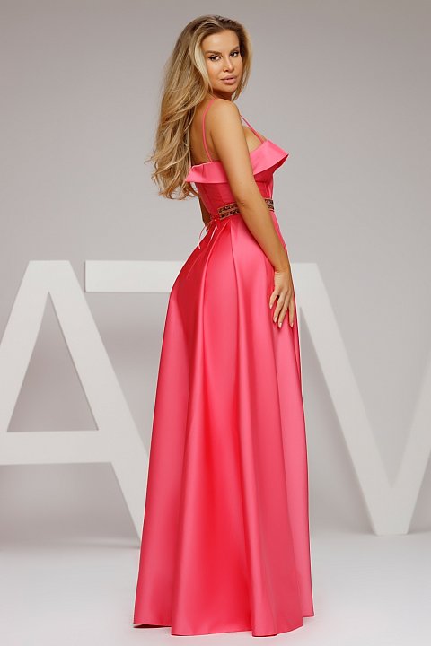 Long evening dress in pink taffeta, extremely sexy and feminine.