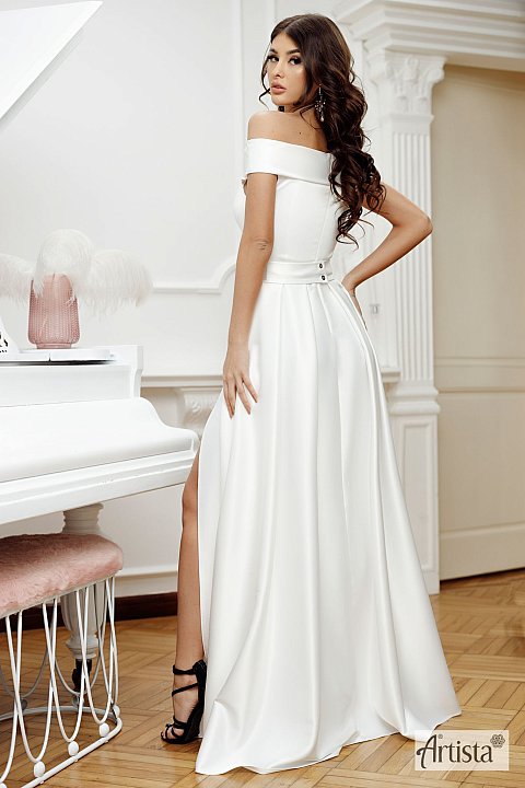 Elegant knee-length dress, white color. Model with wide flounce at the bottom. The bust is a post skin model, with slightly drooping shoulders and a plunging ne