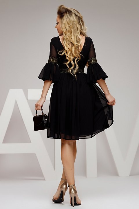 Black veil dress with bell sleeve, extremely sexy. The sundress is party, equipped with bell sleeves in embroidered tulle, it helps you to have a seductive look