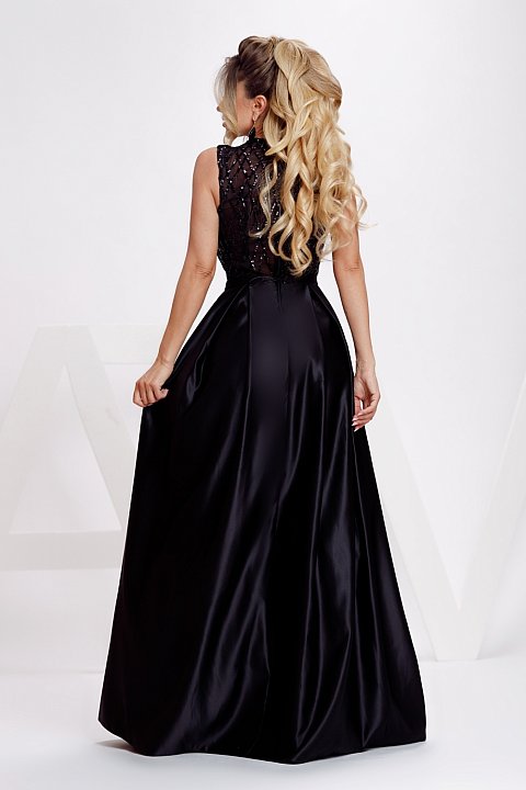 Long total black dress