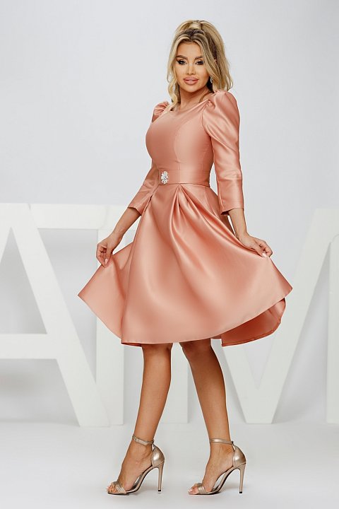 Very refined pink midi dress