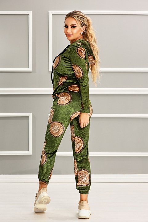 Sports suit in olive green velvet with pattern