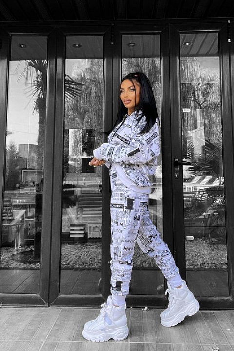 2-piece sports suit with newspaper pattern