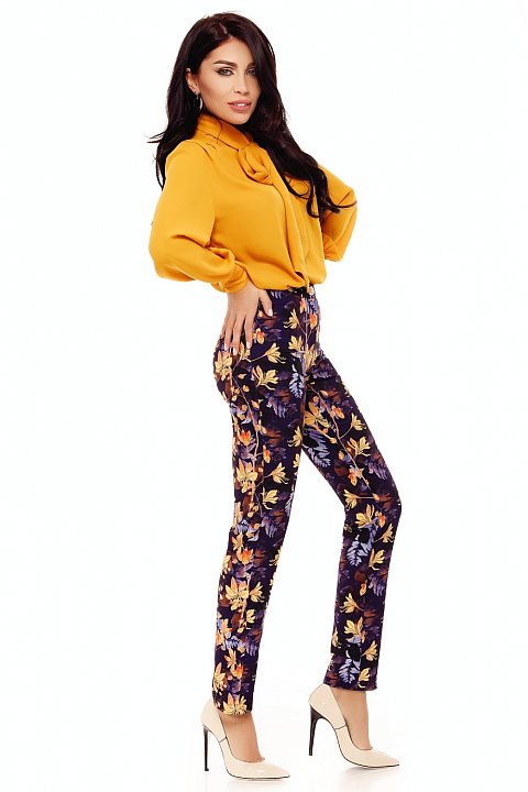 Skinny trousers in floral pattern