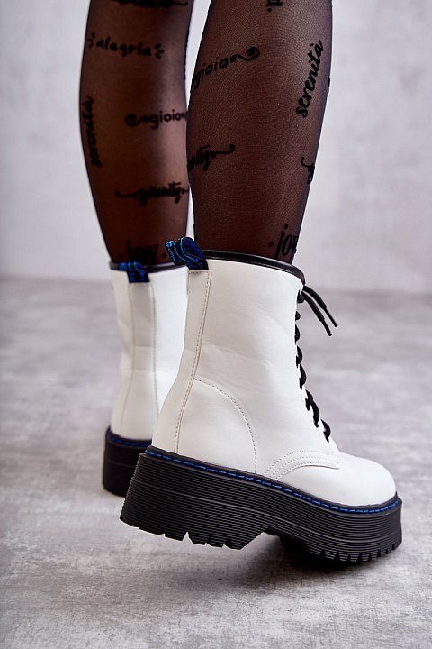 Laced ankle boots 