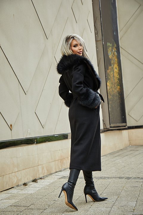 Long coat with eco fur