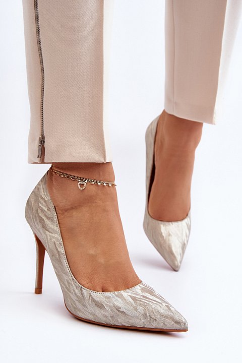 décolleté shoes with heels