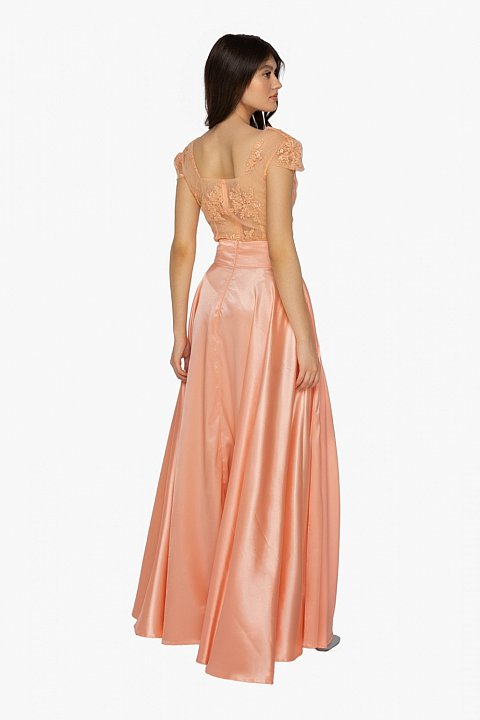 Elegant long dress with removable train