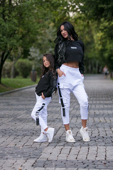 Sports suit for girls / boy black and white. 