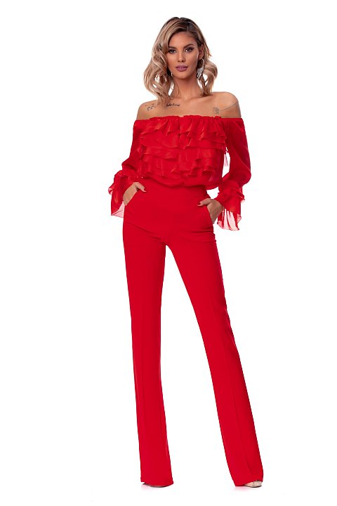Pantalone elegante a zampa di colore rosso. 