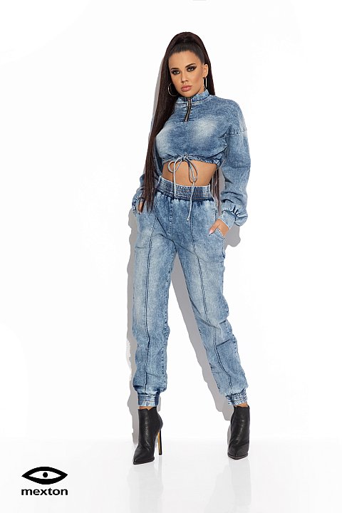 Faded blue jeans set with cropped sweater.