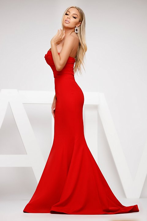 Elegant red mermaid dress. 